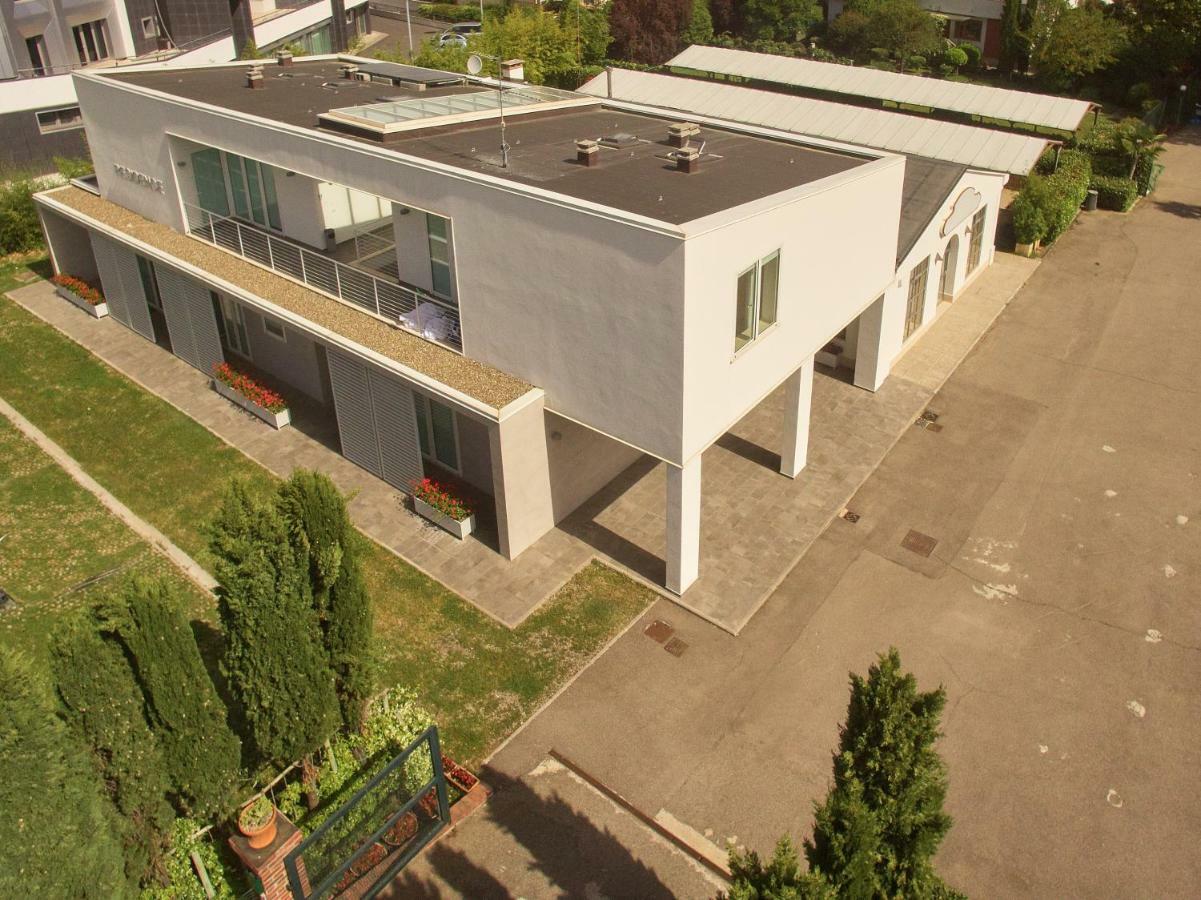 Residence Peloni อาเรซโซ ภายนอก รูปภาพ
